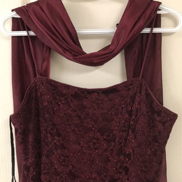 Evening gown Burgundy in color - Picture 2 of 6